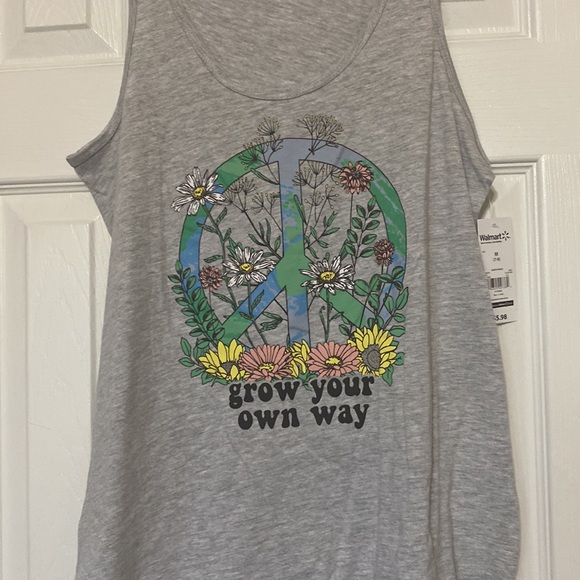 Wound Up Earth Peace graphics Junior tank top; size: Medium Juniors(7-9) - Picture 2 of 4
